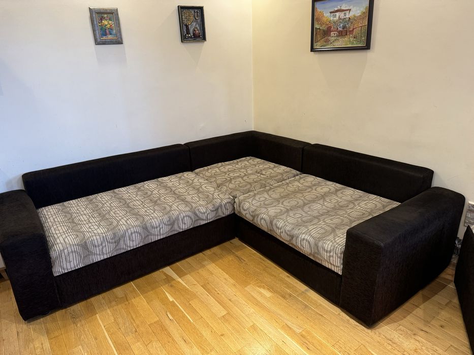 Голям стабилен диван, разтегателен, ъглов,с ракла, табуретки 250/220sm