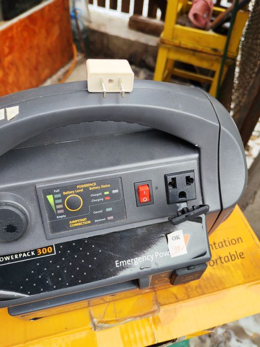 Vînd invertor 300w