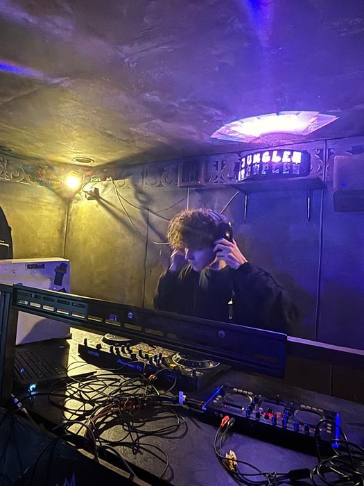 DJ pentru evenimente: nunți, majorate, botezuri, petreceri în cluburi.