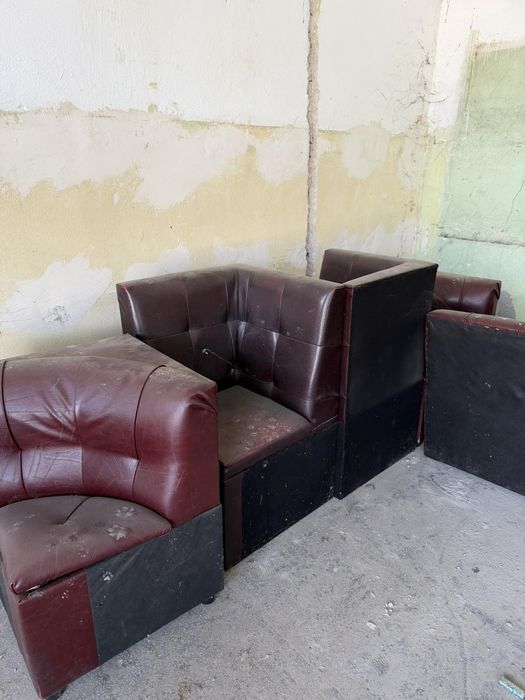 Продавам маси и дивани