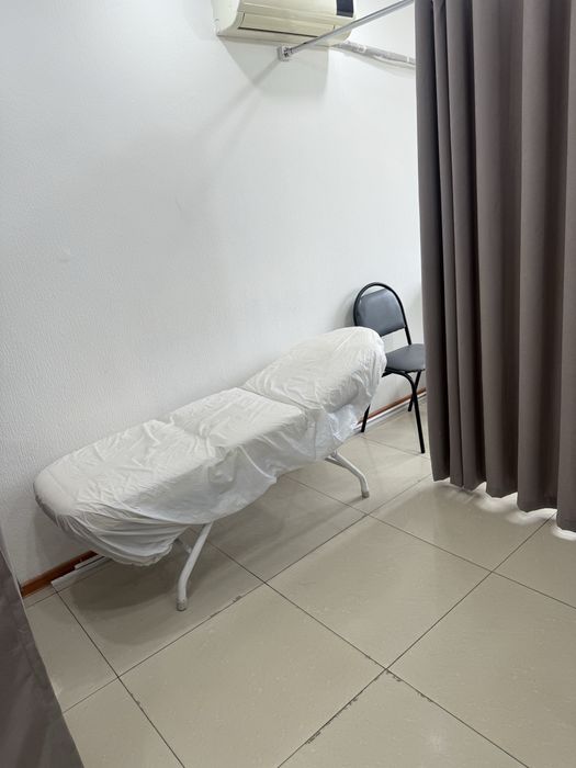 Кушетка белая косметологическая