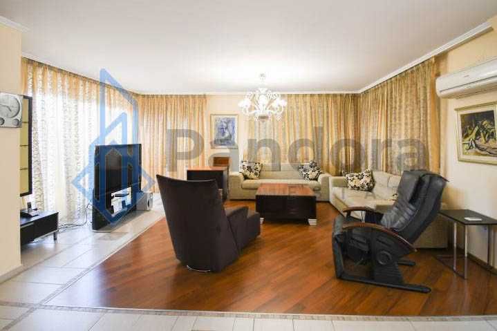 Дава се под наем Тристаен апартамент в София, Иван Вазов - 186 кв.м за 1070 € - Снимка #1