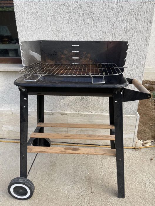 Grill cu carbune pentru gradina