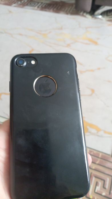 Прадам айфон 7 но есть один минус экран треснутый