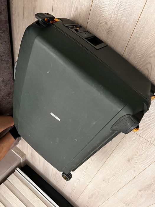 Чемодан Eminent до 30кг большой багаж