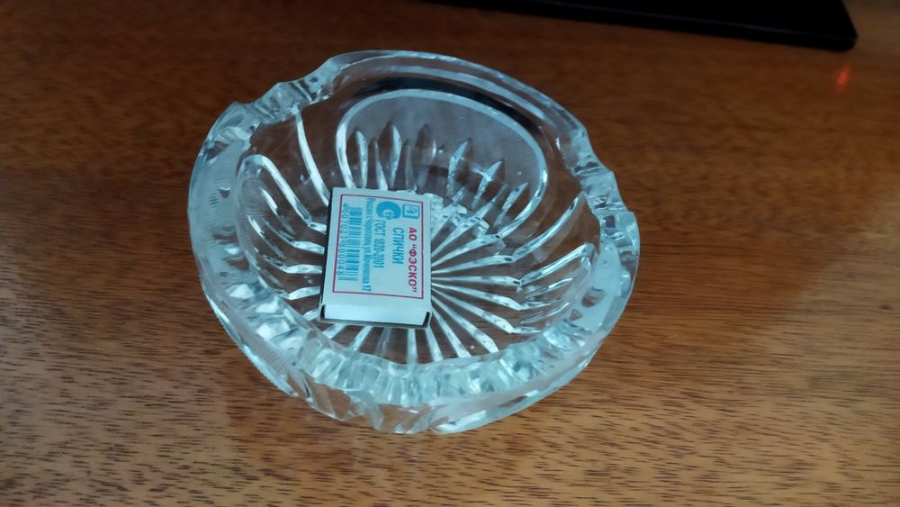 Вазы хрустальные. Пепельница