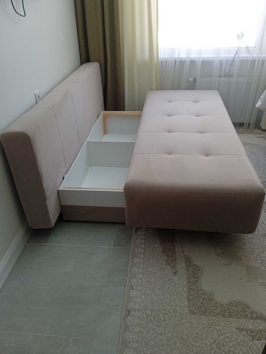 Диван раскладной с подушками