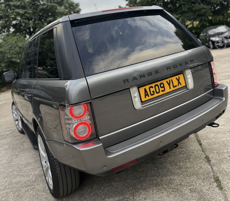 Land Rover - Range Rover - Vogue - Face Lift - 2009 - 3.6 Diesel - V8 - Full Led - Bi Xenon - Automat - Perne de aer - Harman Kardon - Trapa -