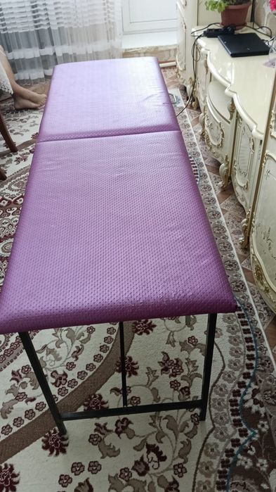 Кушетка б/у в хорошем состоянии.