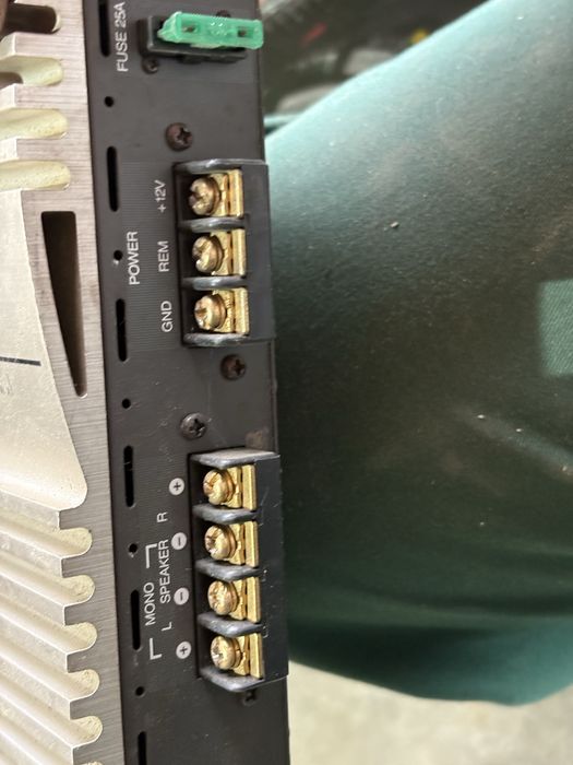 Vand subwoofer si statie