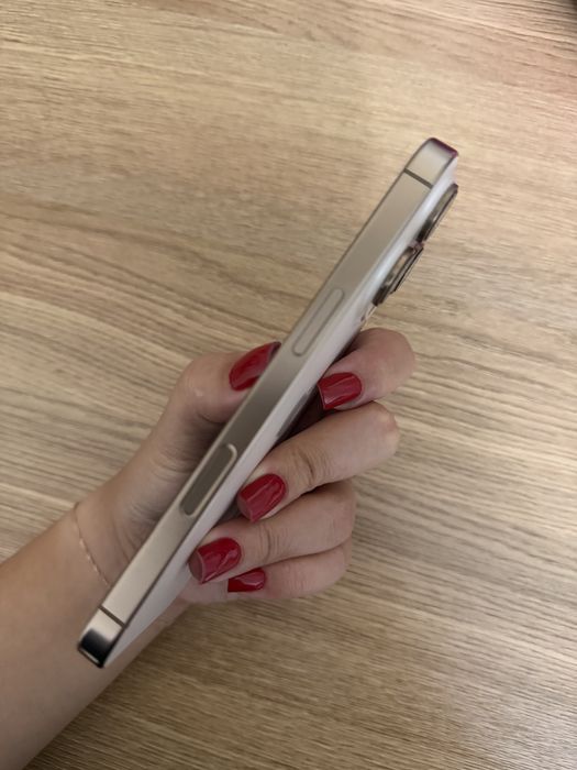 iphone 16 pro Deset Titanium