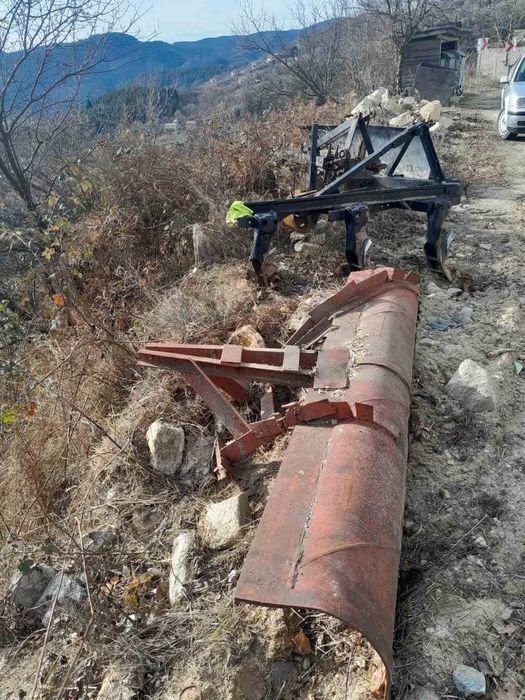 Трактор червен Т40