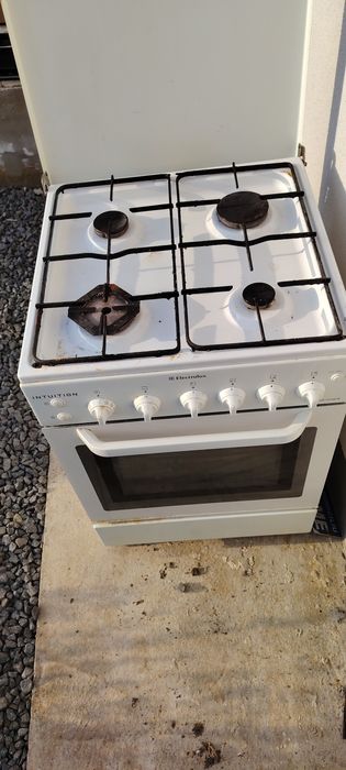 Vând aragaz Electrolux