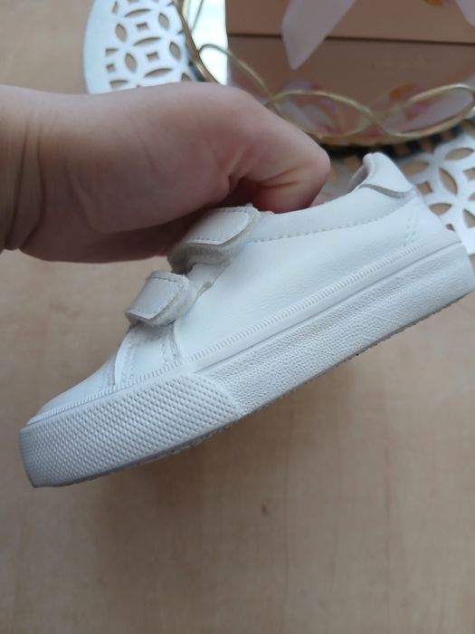 Adidasi din piele pentru copii