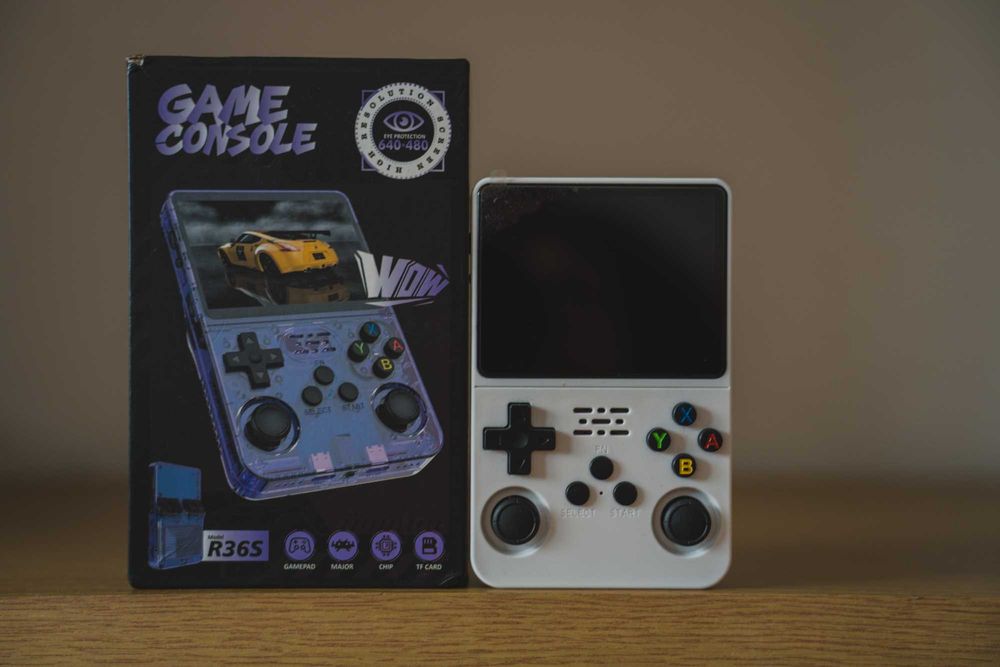 Ретро Конзонлна игра R36S 128GB - 21022 игри!