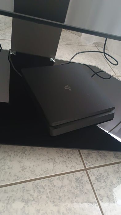 Vând PS 4 slim 500Gb+ jocuri+ maneta