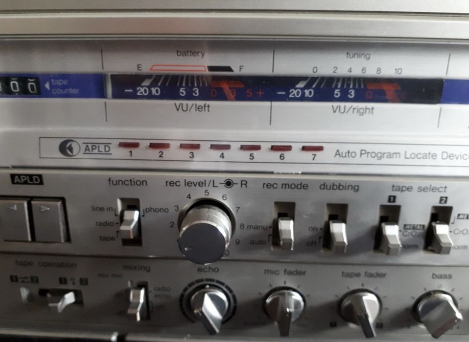 Sharp GF 777 radio casetofon