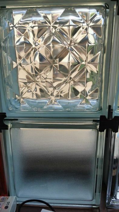 Стъклени тухли различни видове