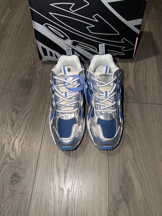 Off White Be Right Back