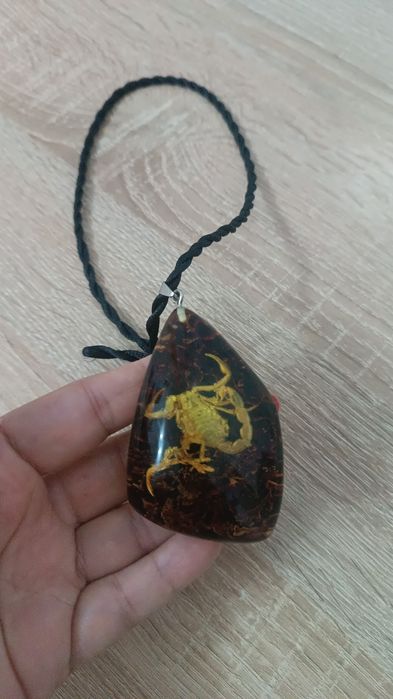 Сувенир кулон смола