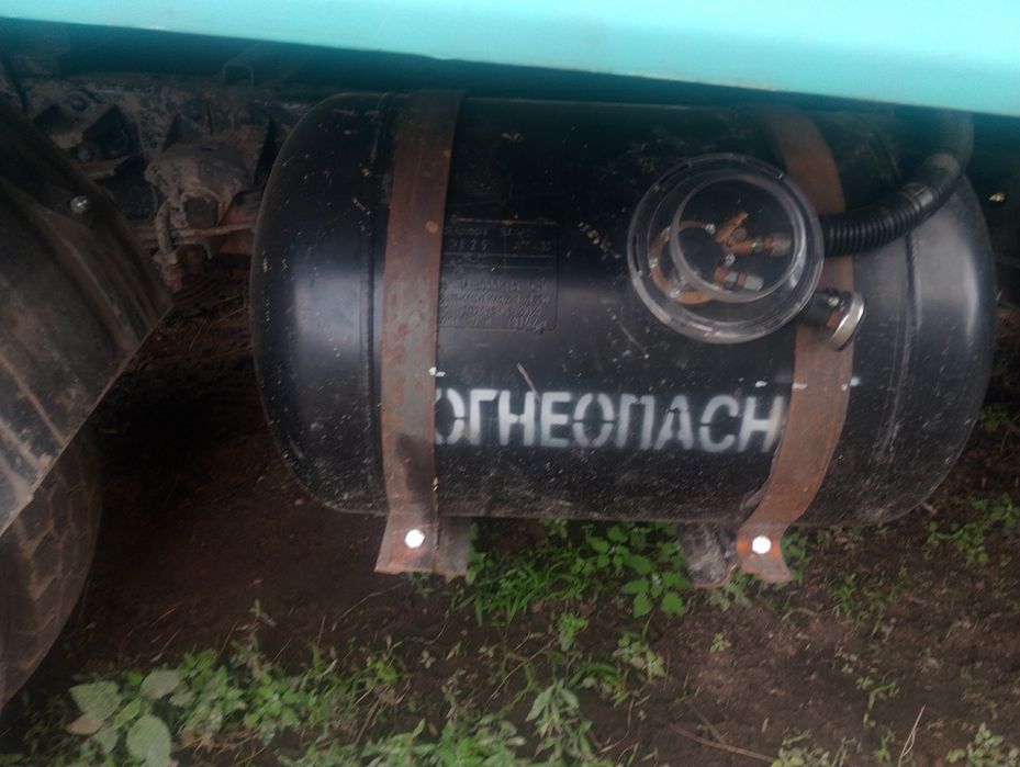 Продам зил 130 .