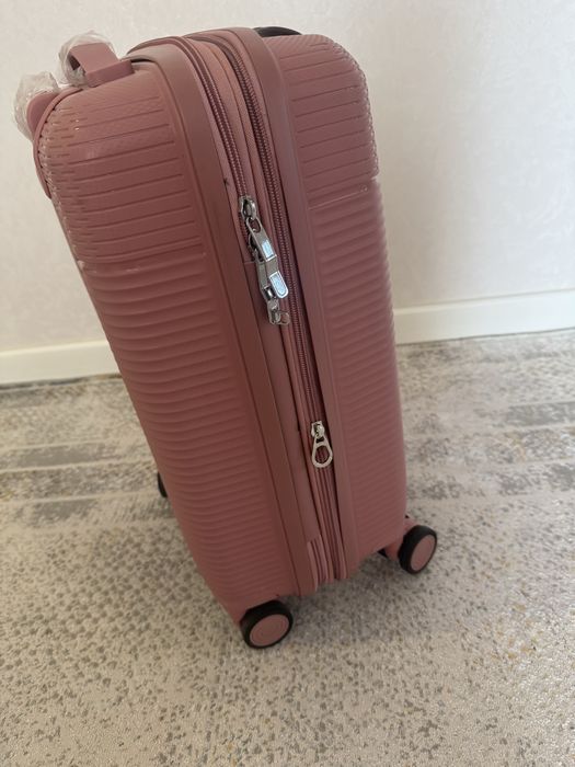 Срочно продам чемодан