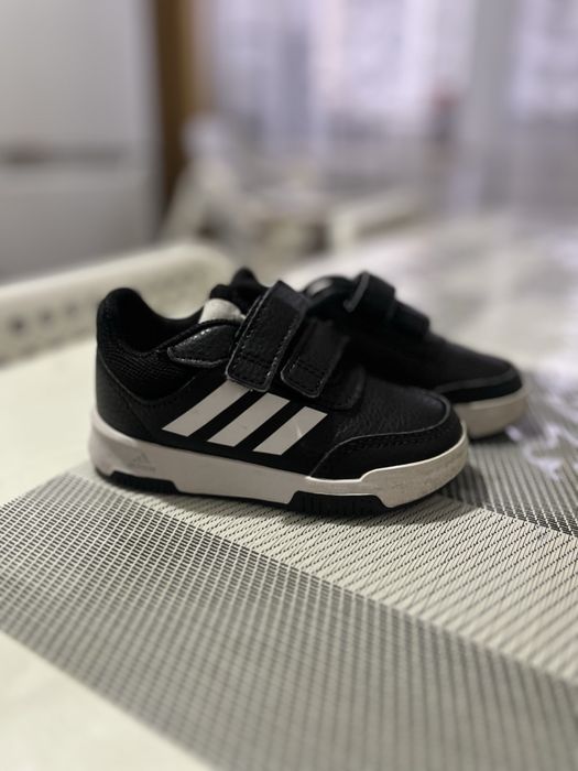 Кроссовки adidas