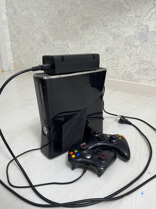 Xbox 360 slim 2 геймпада