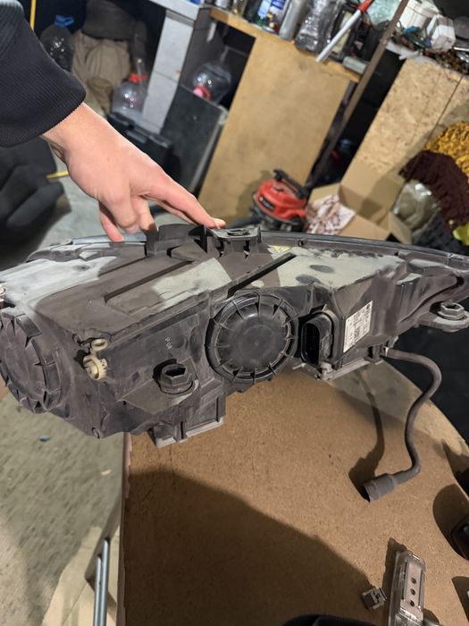 Фар за audi а3 8v спукано стъкло