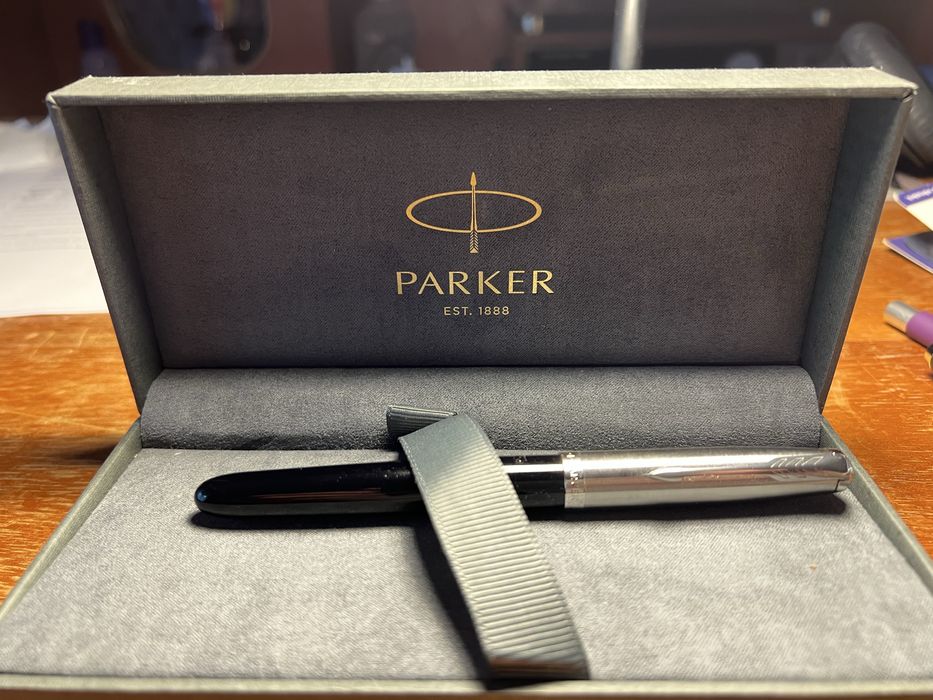 Vand stilou Parker 51 cu penita ascunsa