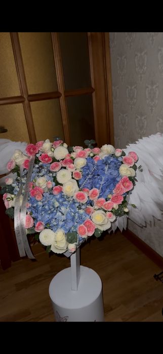 букет с крыльями