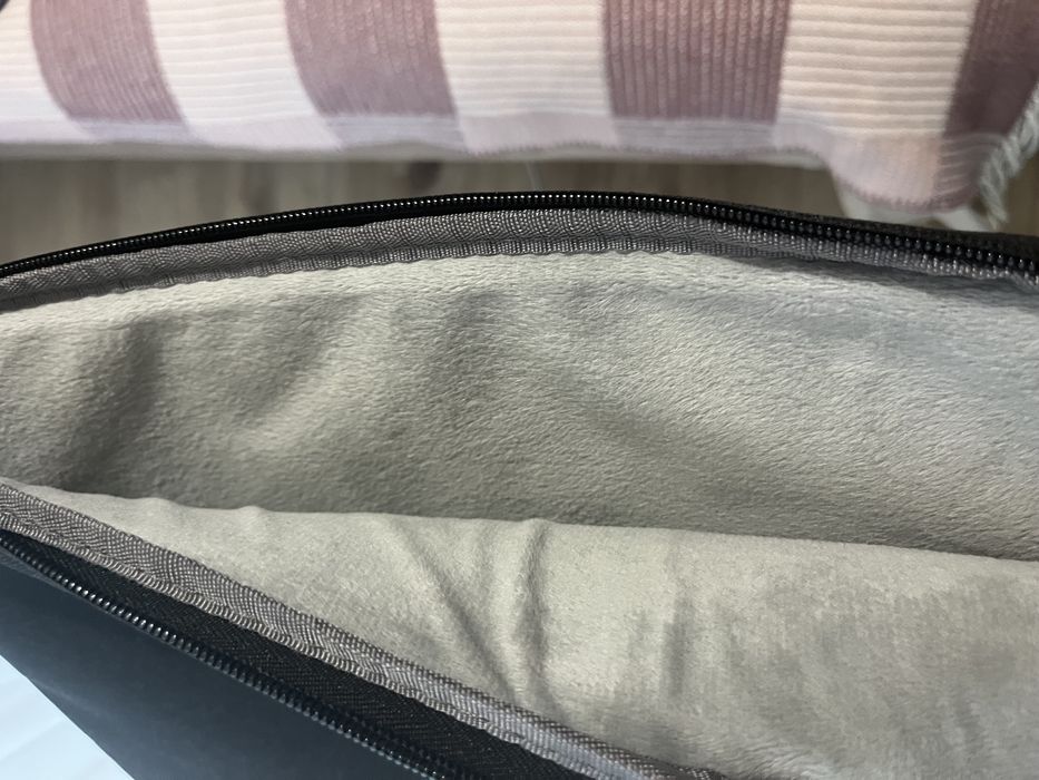 Geanta laptop 13 inch si 14 inch, sunt noi