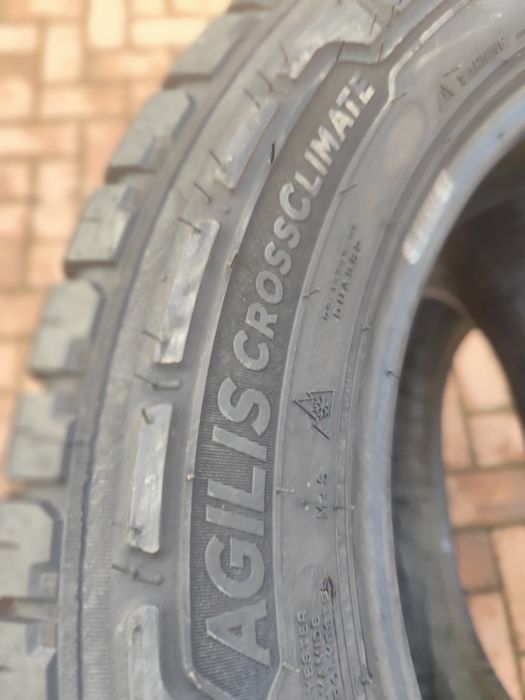 2 anvelope Michelin agilis crossclimate 215-60-17 c