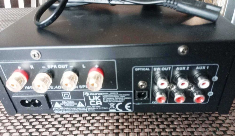 Компактен усилвател Ауна