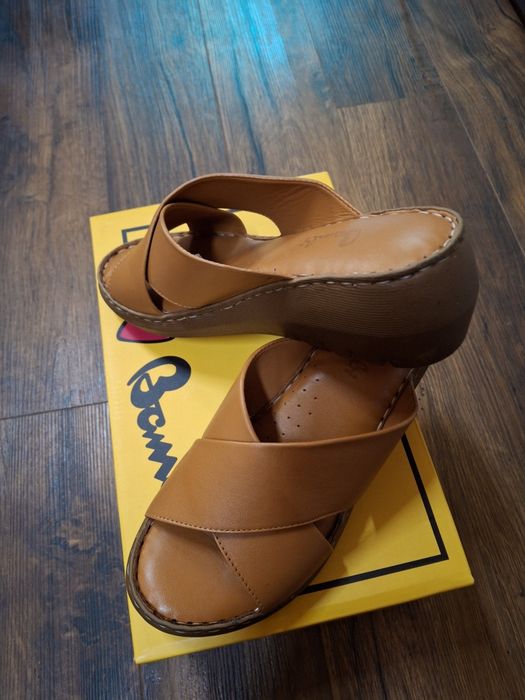 Чисто нови дамски обувки номер 39 Естествена кожа, ортопедични.