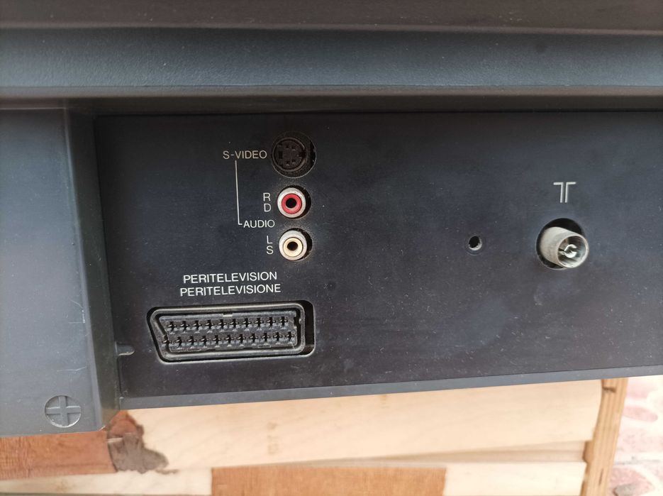 Tv Sharp cu telecomanda