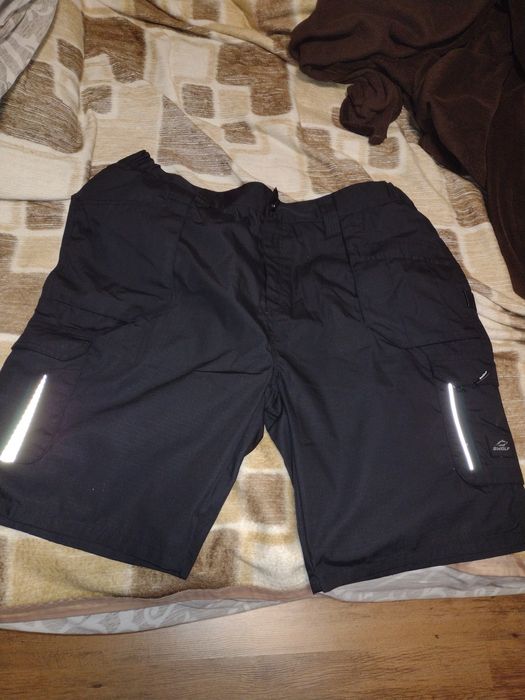 Продавам работни паталони чисто нови