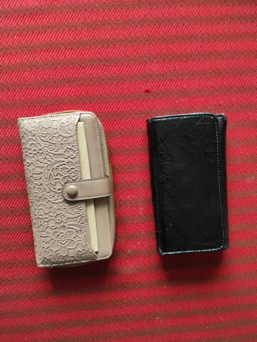 Plicuri, portmonee cu multe sertare diversificate