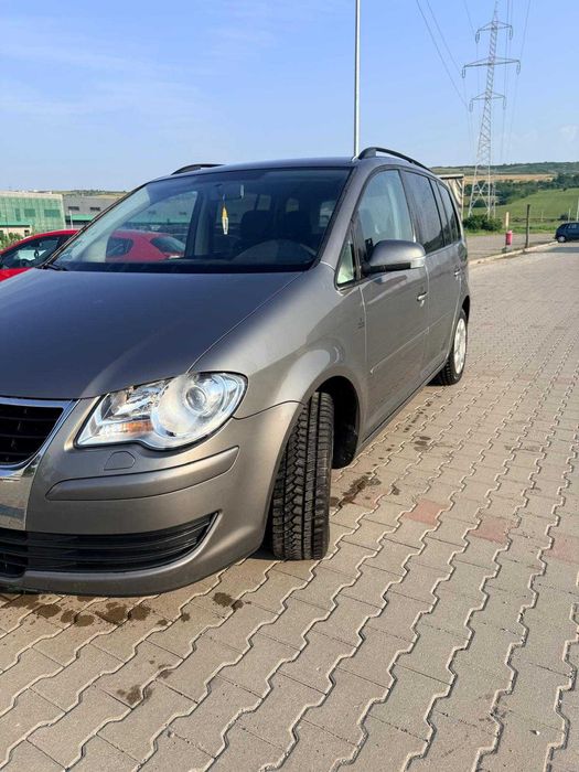 VOLKSWAGEN Touran