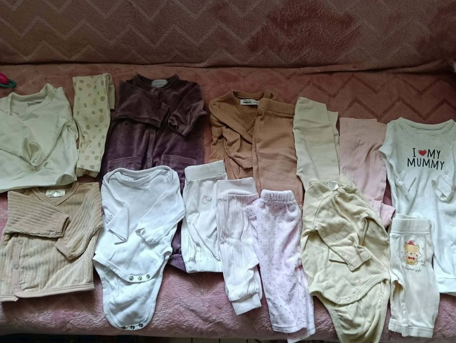 Vând hăinuțe pentru fetițe mărimea 56