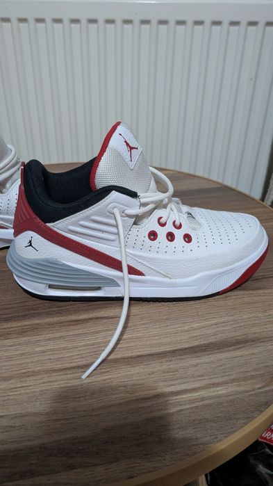 Jordan max aura 5 38