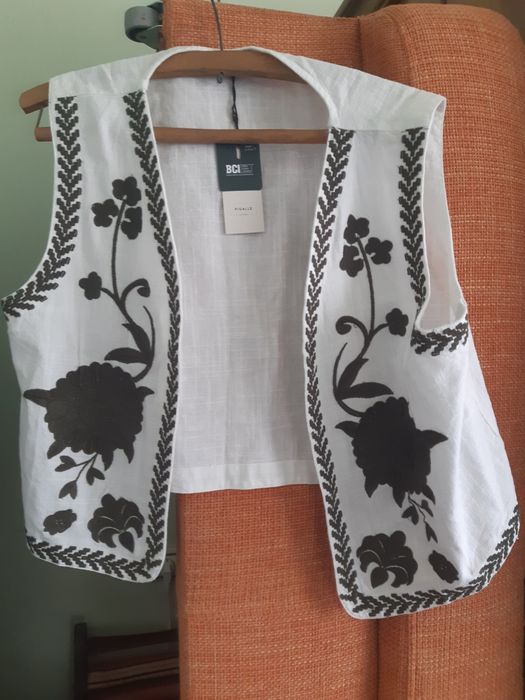Vand veste tradiționale noi in orasul Turda  mărimi m și l