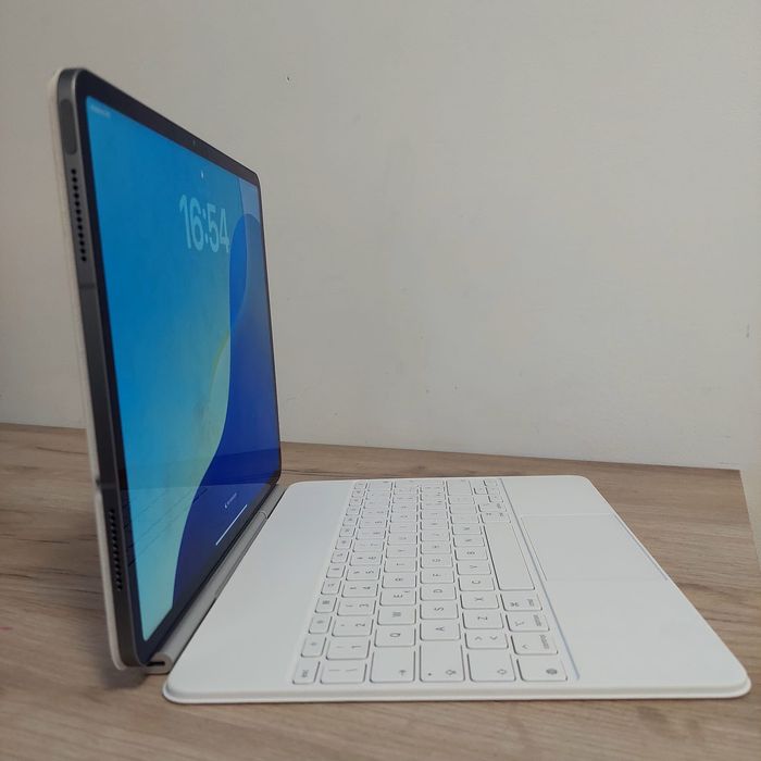 vand tabletâ iphed cu tot cu tastaturâ 2000 lei