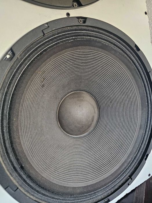 2 бр. 15" басови говорители – 150W, 8 Ohm + кутия подарък