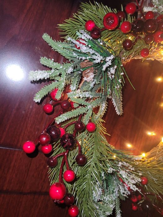 Светещ коледен венец