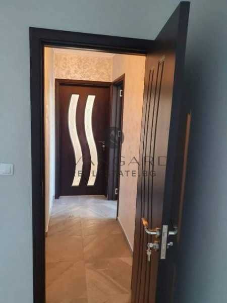 Продава се Тристаен апартамент в Пловдив, Христо Смирненски - 118 кв.м за 1195 €/кв.м - Снимка #5