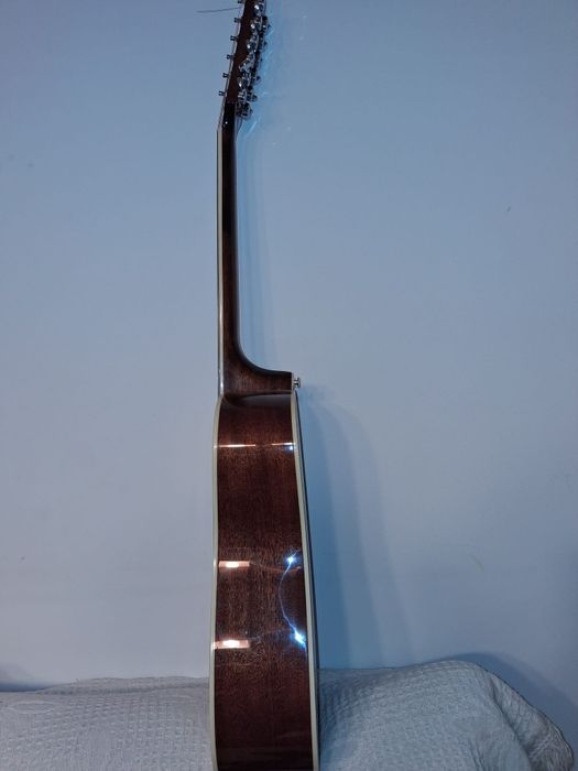 Vând chitară acustică double six