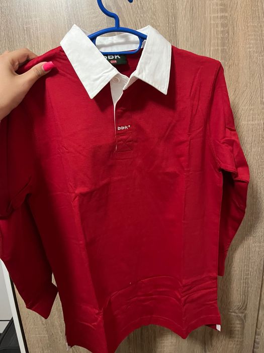 Червена блузка с якичка