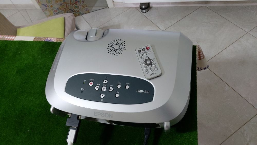 Videoproiector Epson EMP-S1H 3LCD 1400 Ansi lumeni telecomanda