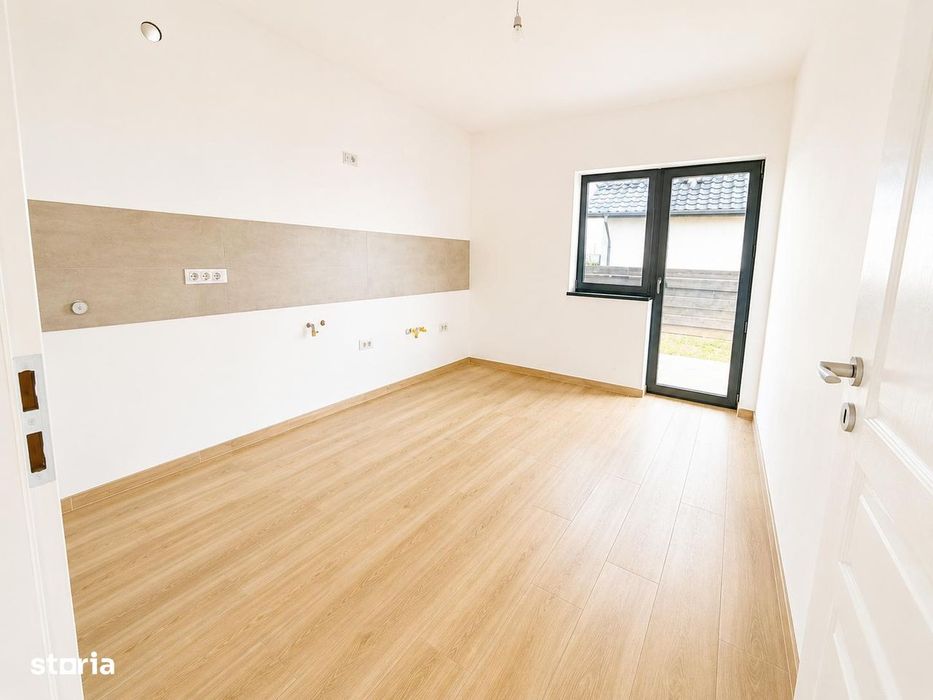 Casa 3 camere, 2 bai, FiNALIZATA, CANALIZARE Miroslava Ciurbesti